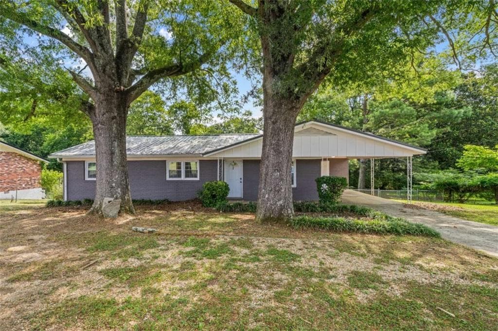 3 bedroom, 2 bathroom, 1,138 sq ft single family residence for sale at 112 Greenbriar Drive, Cedartown, GA 30125
