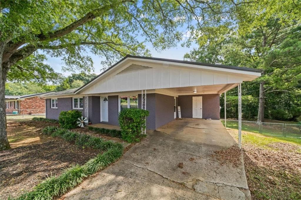 3 bedroom, 2 bathroom, 1,138 sq ft single family residence under contract at 112 Greenbriar Drive, Cedartown, GA 30125 — photo 3