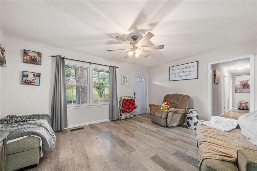 3 bedroom, 2 bathroom, 1,138 sq ft single family residence under contract at 112 Greenbriar Drive, Cedartown, GA 30125 — photo 6