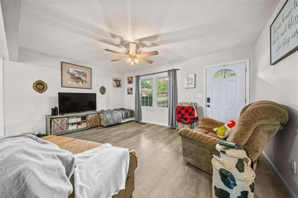 3 bedroom, 2 bathroom, 1,138 sq ft single family residence under contract at 112 Greenbriar Drive, Cedartown, GA 30125 — photo 7