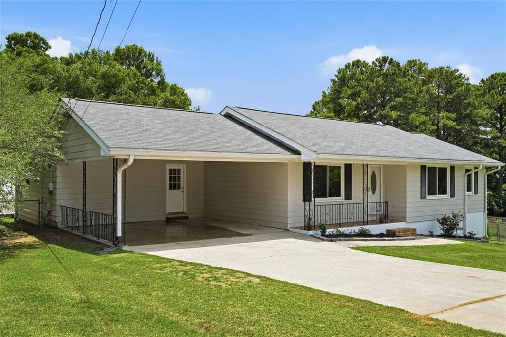 4 bedroom, 3 bathroom single family residence under contract at 110 Point View Court, Tyrone, GA 30290 — photo 3