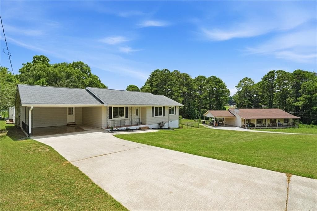 4 bedroom, 3 bathroom single family residence under contract at 110 Point View Court, Tyrone, GA 30290 — photo 4