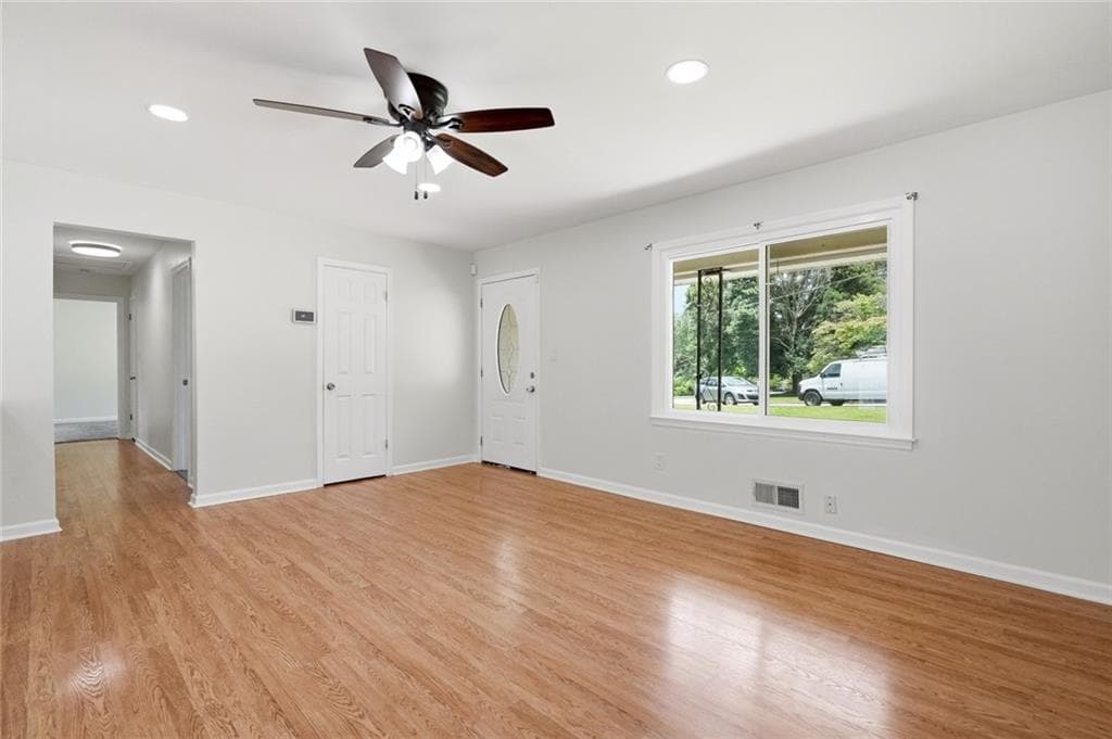 4 bedroom, 3 bathroom single family residence under contract at 110 Point View Court, Tyrone, GA 30290 — photo 6
