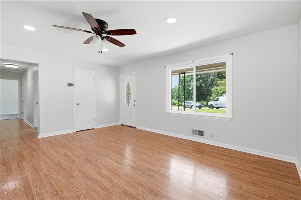 4 bedroom, 3 bathroom single family residence under contract at 110 Point View Court, Tyrone, GA 30290 — photo 8