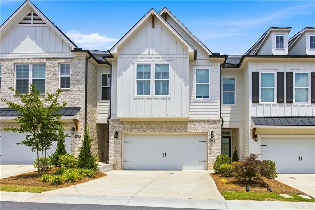 4 bedroom, 4 bathroom, 2,759 sq ft townhouse for sale at 1244 Wintergreen Way, Cumming, GA 30041 — photo 2
