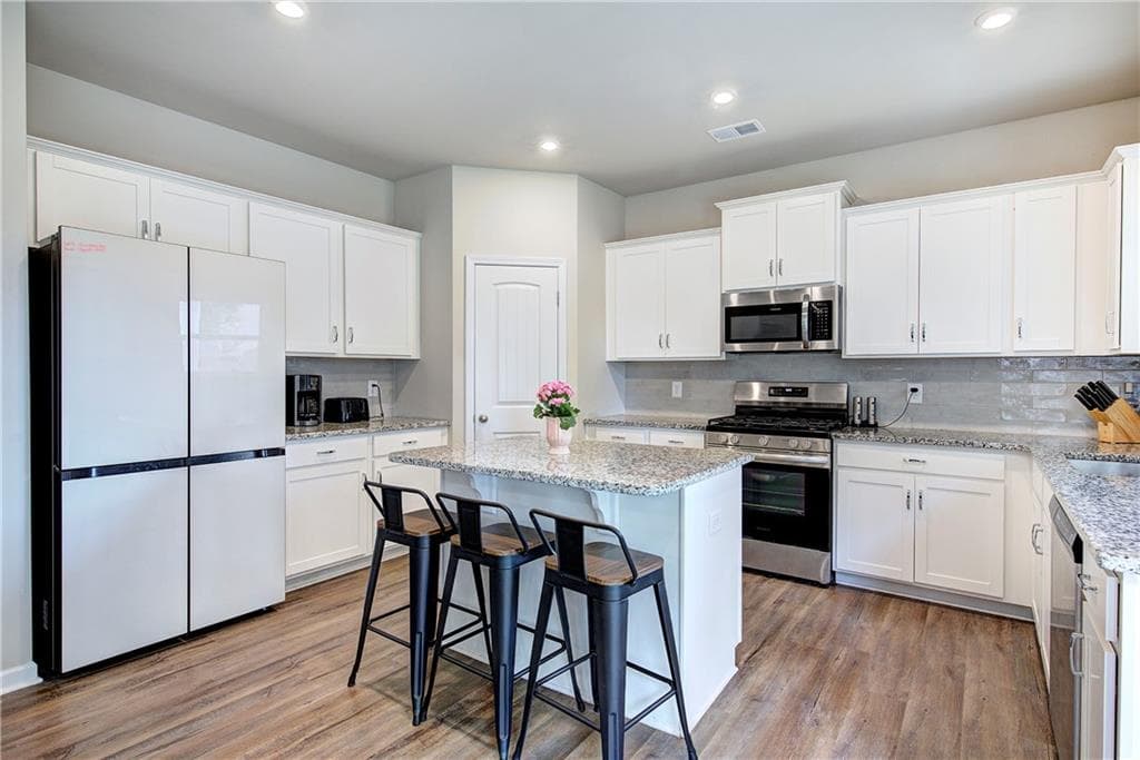 4 bedroom, 3 bathroom, 2,384 sq ft single family residence for sale at 10 Westover Road, Cartersville, GA 30120 — photo 8