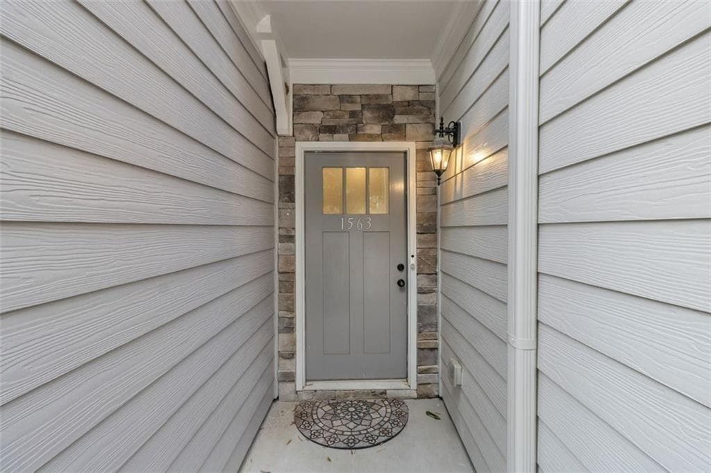 3 bedroom, 3 bathroom, 1,880 sq ft townhouse for sale at 1563 BUTTERNUT Cove, Stone Mountain, GA 30083 — photo 3