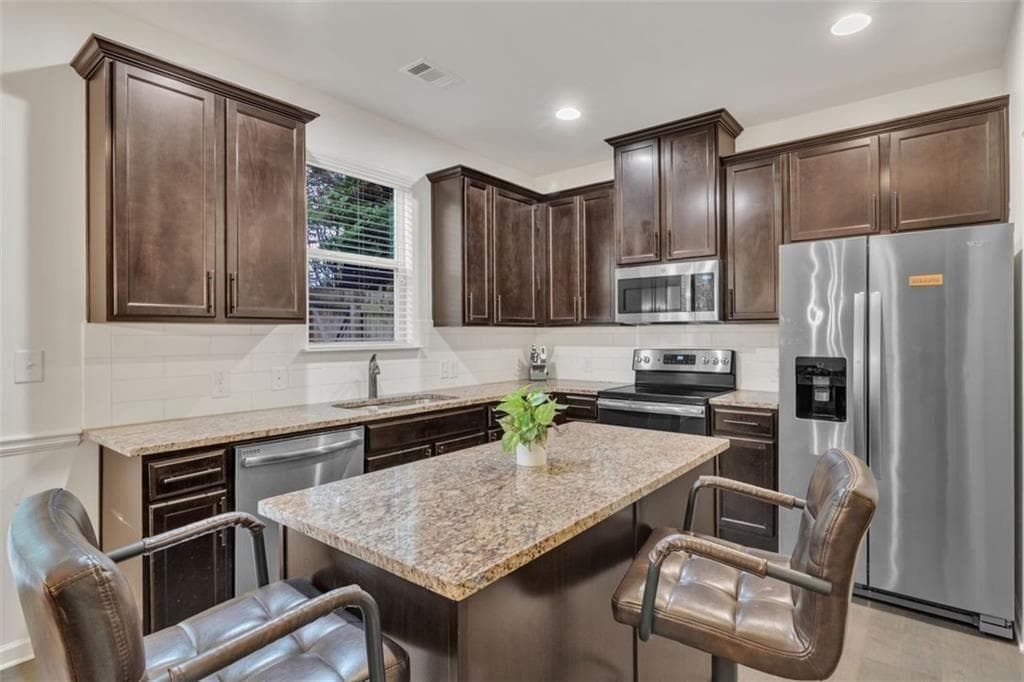 3 bedroom, 3 bathroom, 1,880 sq ft townhouse for sale at 1563 BUTTERNUT Cove, Stone Mountain, GA 30083 — photo 9