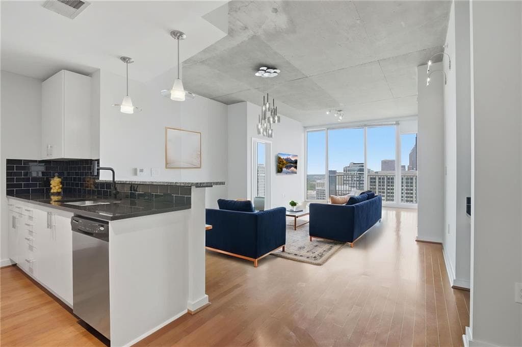2 bedroom, 2 bathroom, 1,211 sq ft condominium for sale at 860 Peachtree Street 2314, Atlanta, GA 30308 — photo 8