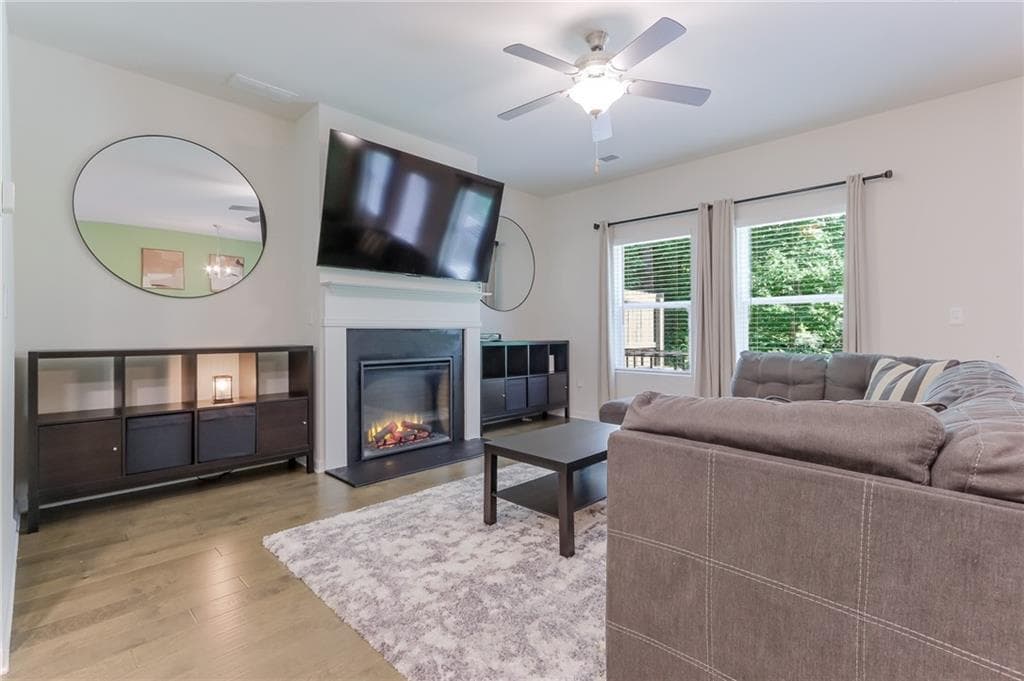 3 bedroom, 3 bathroom, 1,948 sq ft townhouse for sale at 4543 Ashbrooke Trace, Stone Mountain, GA 30083 — photo 2
