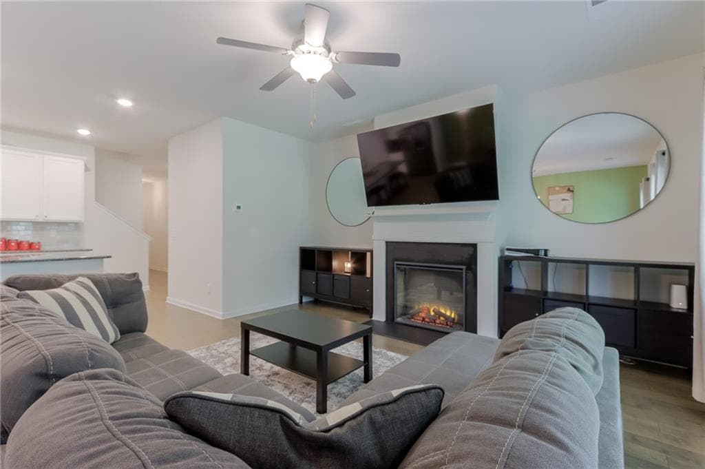 3 bedroom, 3 bathroom, 1,948 sq ft townhouse for sale at 4543 Ashbrooke Trace, Stone Mountain, GA 30083 — photo 3