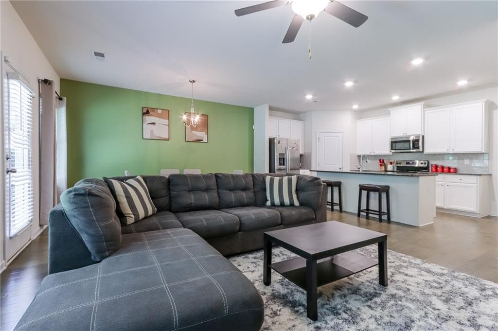 3 bedroom, 3 bathroom, 1,948 sq ft townhouse for sale at 4543 Ashbrooke Trace, Stone Mountain, GA 30083 — photo 4