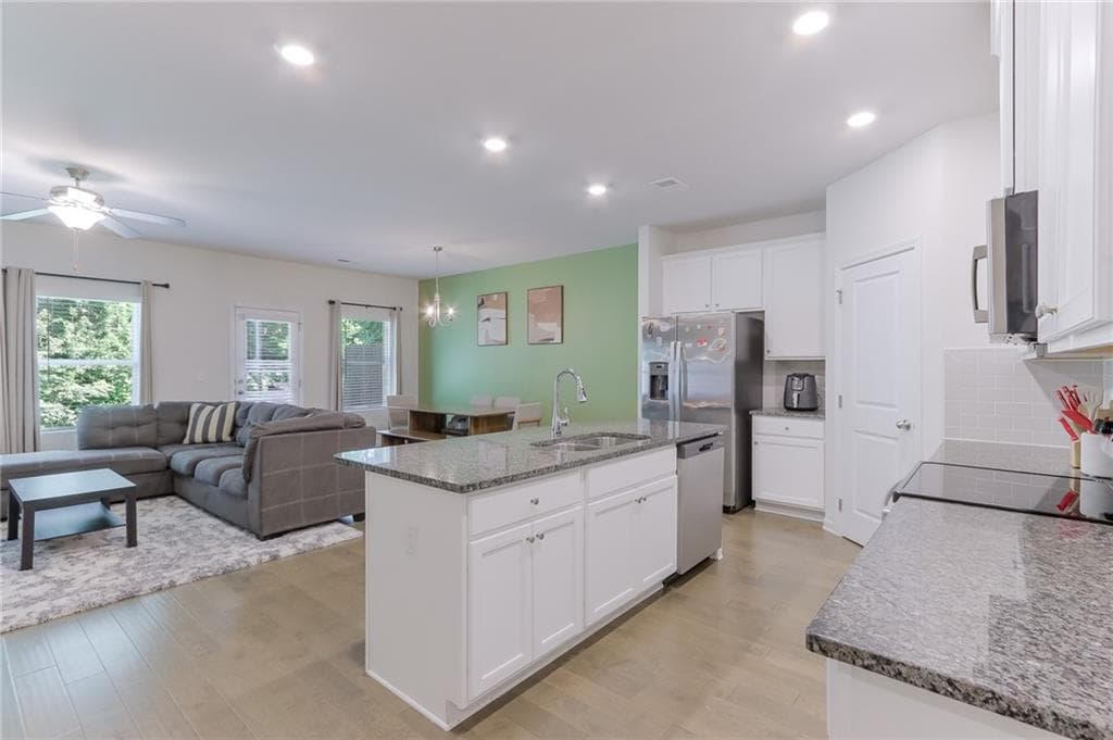 3 bedroom, 3 bathroom, 1,948 sq ft townhouse for sale at 4543 Ashbrooke Trace, Stone Mountain, GA 30083 — photo 5