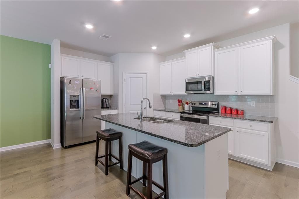 3 bedroom, 3 bathroom, 1,948 sq ft townhouse for sale at 4543 Ashbrooke Trace, Stone Mountain, GA 30083 — photo 6