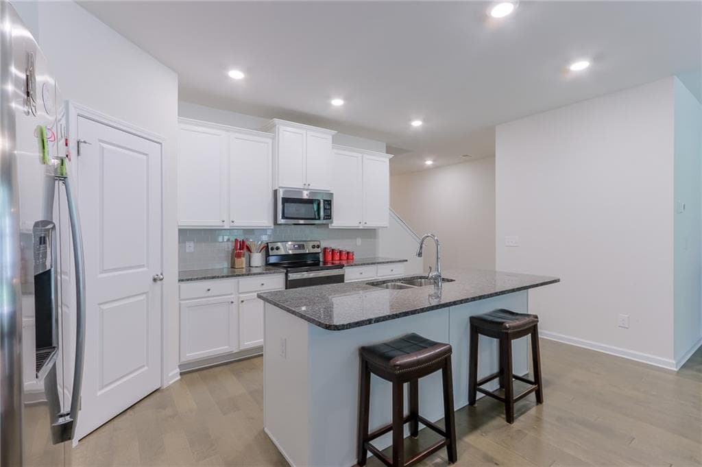 3 bedroom, 3 bathroom, 1,948 sq ft townhouse for sale at 4543 Ashbrooke Trace, Stone Mountain, GA 30083 — photo 7
