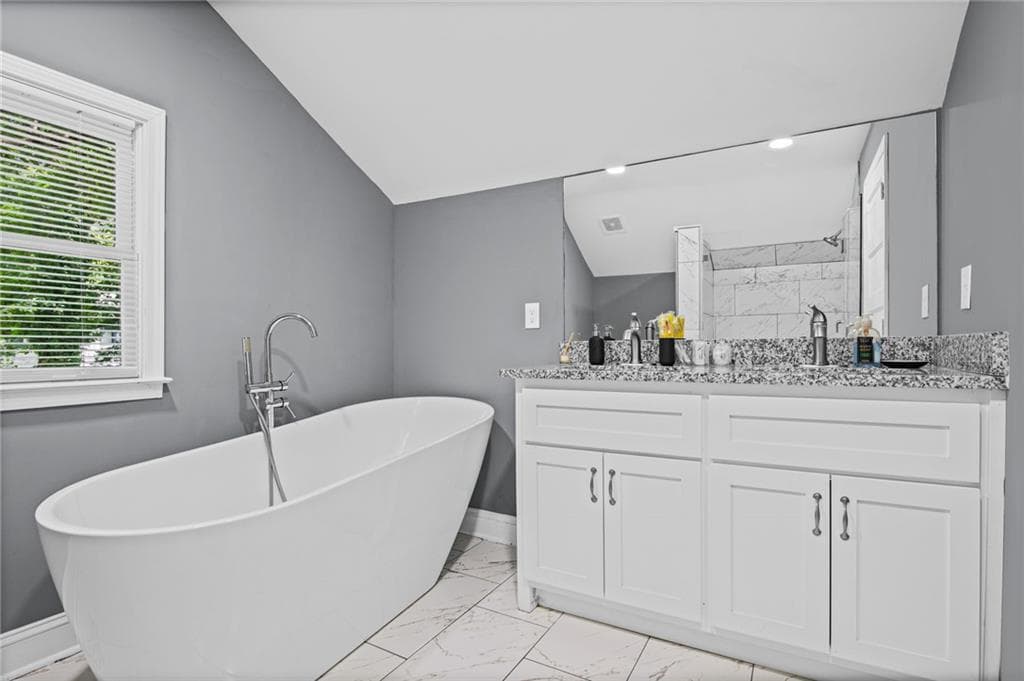 3 bedroom, 2 bathroom, 1,804 sq ft single family residence for sale at 508 Lawton Street, Atlanta, GA 30310 — photo 3