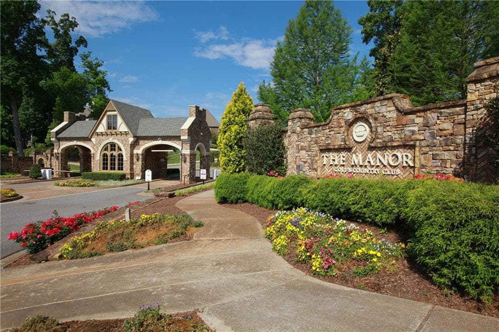 4 bedroom, 5 bathroom, 4,535 sq ft single family residence under contract at 3635 Cottage Drive, Alpharetta, GA 30004 — photo 2
