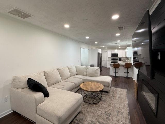 3 bedroom, 2 bathroom, 1,700 sq ft single family residence for sale at 201 Lockring Drive, Lilburn, GA 30047 — photo 6