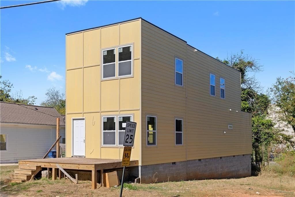 4 bedroom, 5 bathroom, 2,092 sq ft single family residence under contract at 827 Drummond Street, Atlanta, GA 30314
