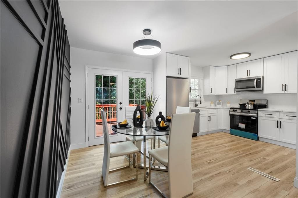 4 bedroom, 2 bathroom, 2,215 sq ft single family residence under contract at 1969 Valley Ridge Drive, Atlanta, GA 30331 — photo 3
