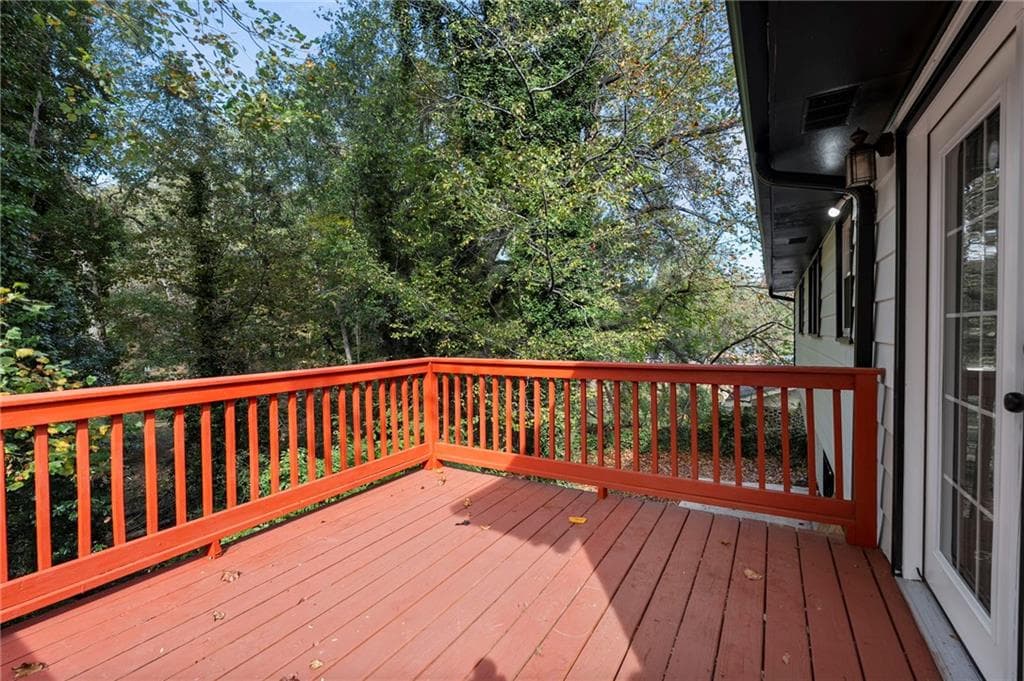 4 bedroom, 2 bathroom, 2,215 sq ft single family residence under contract at 1969 Valley Ridge Drive, Atlanta, GA 30331 — photo 6
