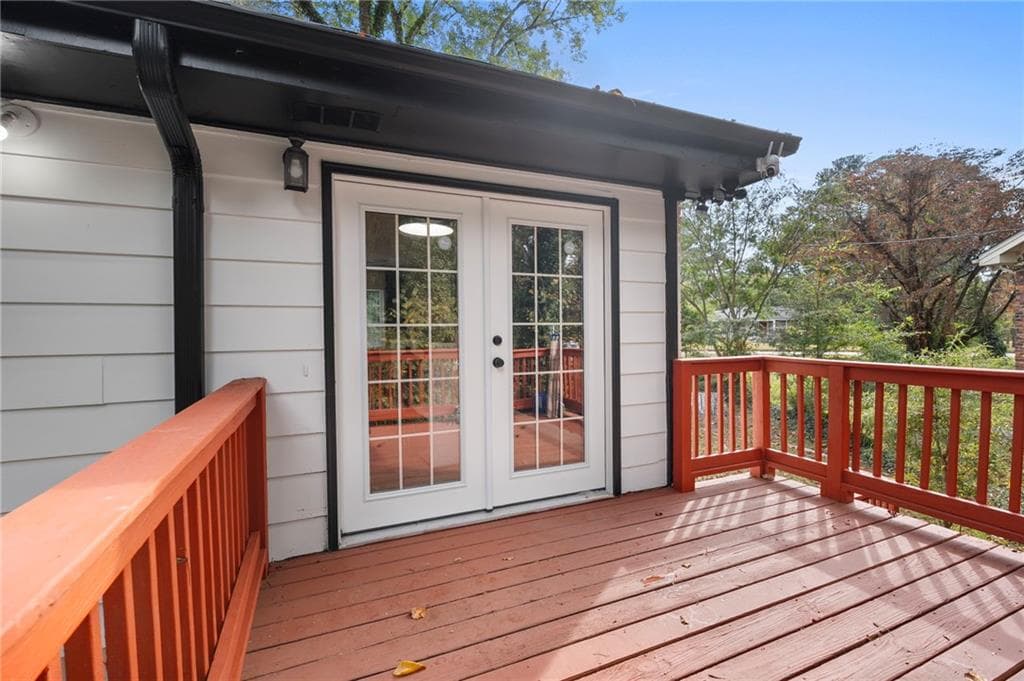 4 bedroom, 2 bathroom, 2,215 sq ft single family residence under contract at 1969 Valley Ridge Drive, Atlanta, GA 30331 — photo 7