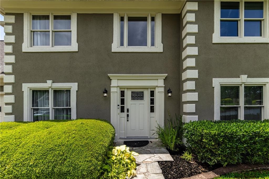 4 bedroom, 3 bathroom, 2,260 sq ft single family residence for sale at 11840 Aspen Forest Drive, Johns Creek, GA 30005 — photo 4
