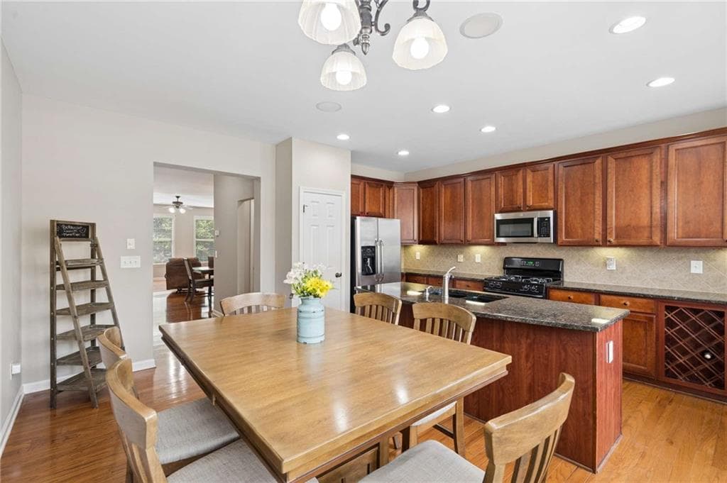 3 bedroom, 4 bathroom, 2,260 sq ft townhouse for sale at 503 Grove Field Court, Suwanee, GA 30024 — photo 2