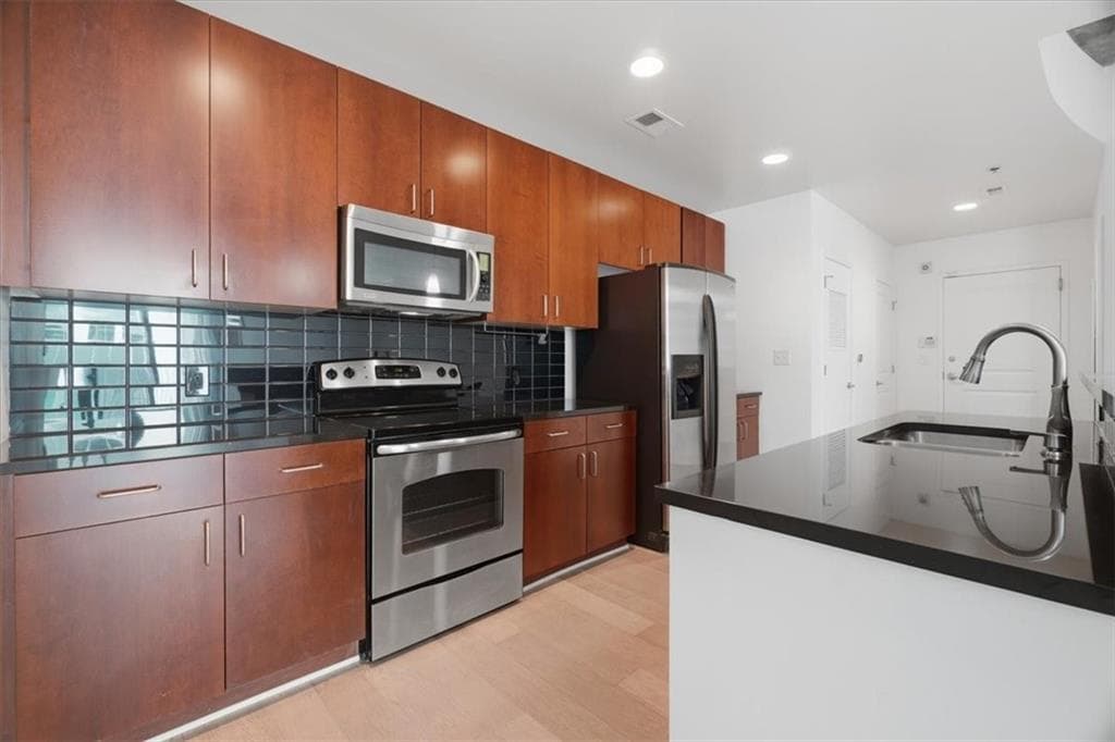 2 bedroom, 2 bathroom, 1,091 sq ft condominium for sale at 44 Peachtree Place 1431, Atlanta, GA 30309 — photo 6