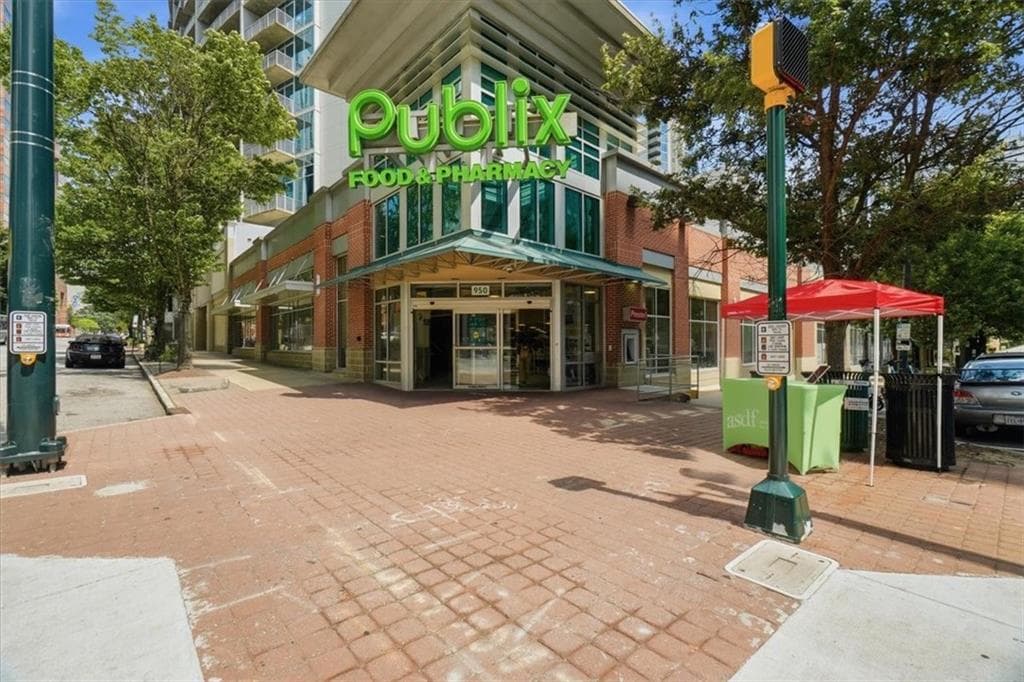 2 bedroom, 2 bathroom, 1,091 sq ft condominium for sale at 44 Peachtree Place 1431, Atlanta, GA 30309 — photo 4