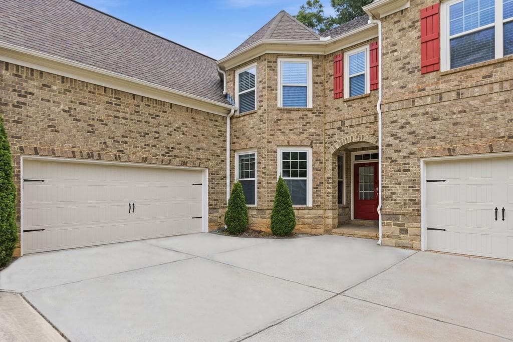 6 bedroom, 5 bathroom, 4,420 sq ft single family residence under contract at 4468 Sterling Pointe Drive, Kennesaw, GA 30152 — photo 2