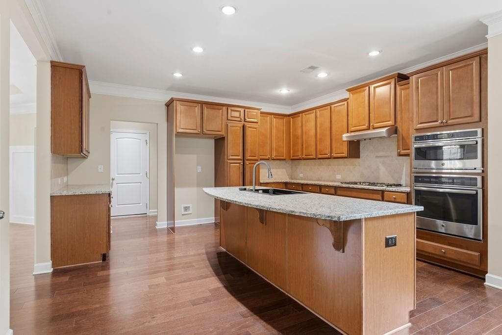6 bedroom, 5 bathroom, 4,420 sq ft single family residence under contract at 4468 Sterling Pointe Drive, Kennesaw, GA 30152 — photo 8