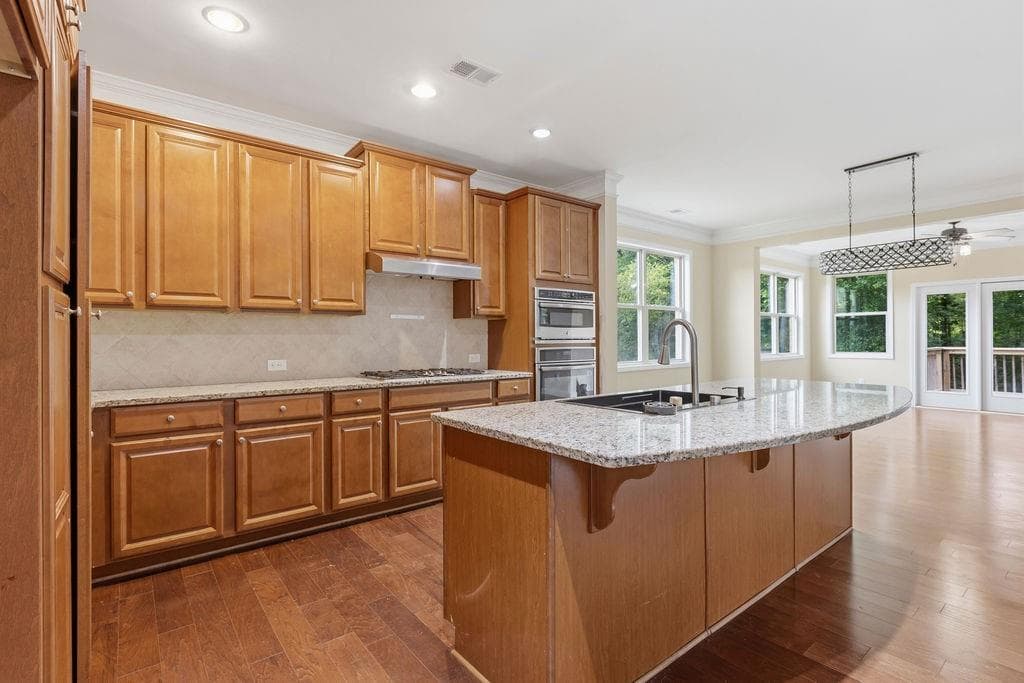 6 bedroom, 5 bathroom, 4,420 sq ft single family residence under contract at 4468 Sterling Pointe Drive, Kennesaw, GA 30152 — photo 9