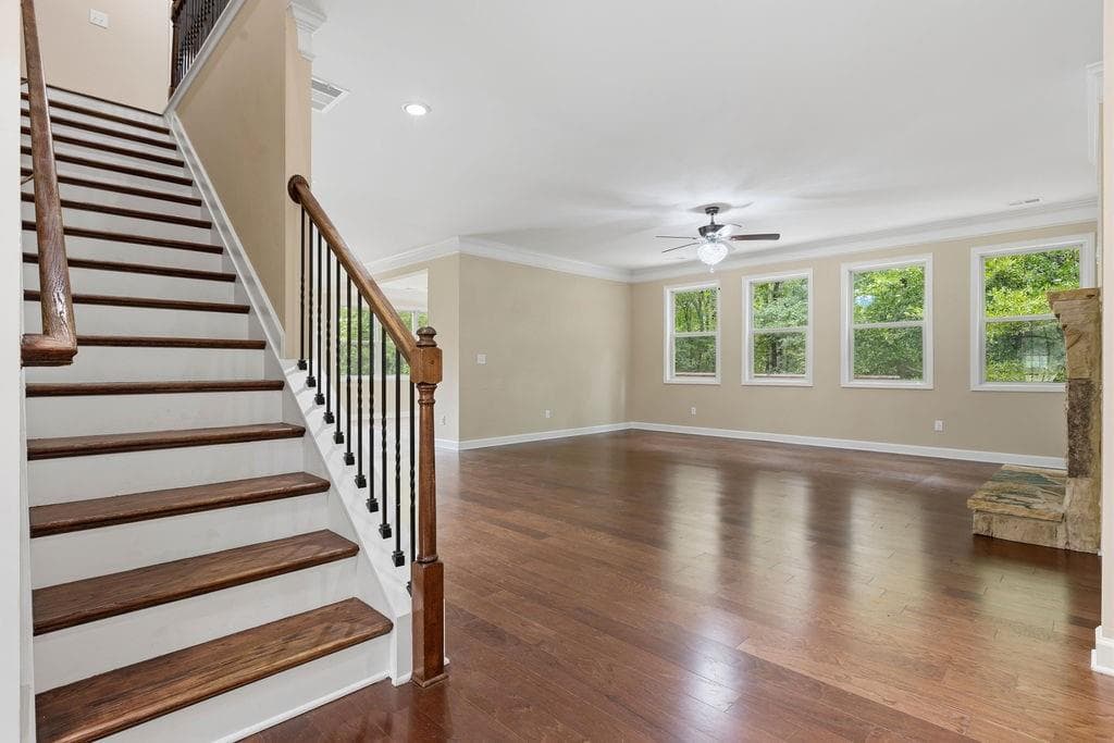 6 bedroom, 5 bathroom, 4,420 sq ft single family residence under contract at 4468 Sterling Pointe Drive, Kennesaw, GA 30152 — photo 6