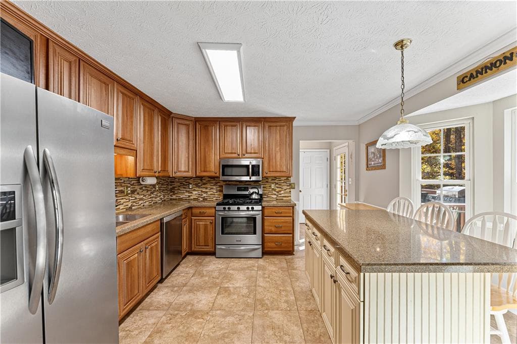 3 bedroom, 3 bathroom, 2,194 sq ft single family residence for sale at 190 Timber Ridge Drive, Mcdonough, GA 30252 — photo 8