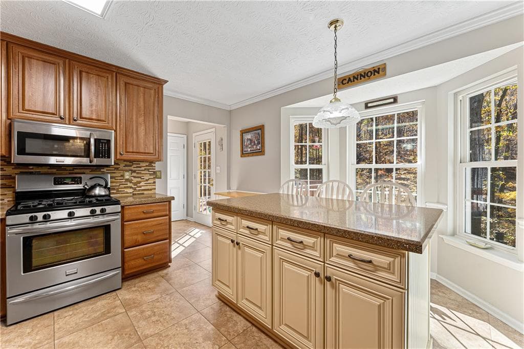 3 bedroom, 3 bathroom, 2,194 sq ft single family residence for sale at 190 Timber Ridge Drive, Mcdonough, GA 30252 — photo 9