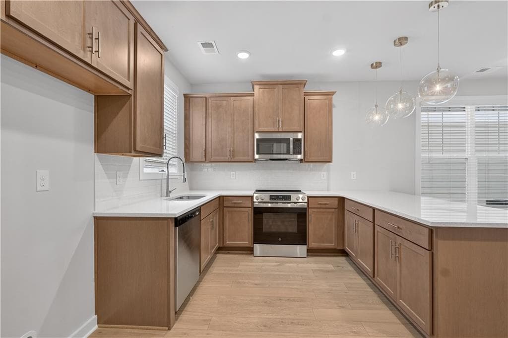3 bedroom, 3 bathroom, 1,440 sq ft single family residence for sale at 320 Dempsey Drive, Fayetteville, GA 30214 — photo 7