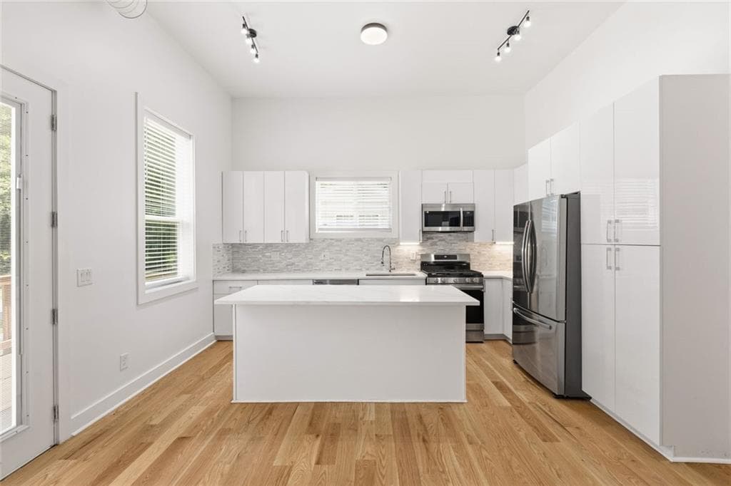 3 bedroom, 2 bathroom, 1,800 sq ft single family residence for sale at 2585 Hood Avenue, Atlanta, GA 30318 — photo 4
