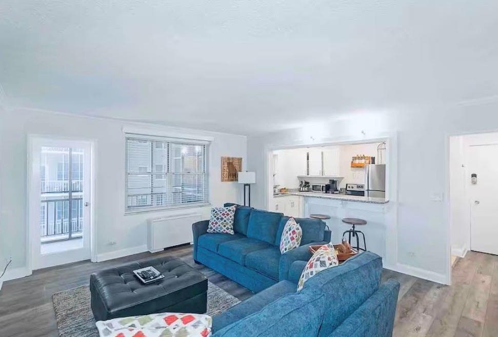 1 bedroom, 1 bathroom, 641 sq ft condominium for sale at 300 Peachtree Street 10O, Atlanta, GA 30308 — photo 4