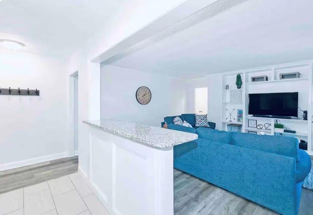 1 bedroom, 1 bathroom, 641 sq ft condominium for sale at 300 Peachtree Street 10O, Atlanta, GA 30308 — photo 5