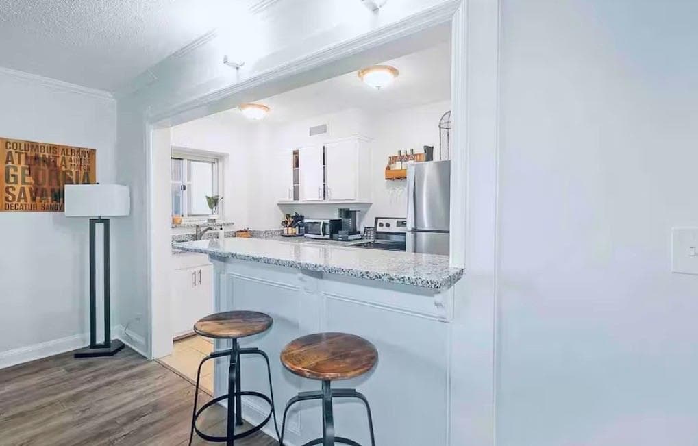 1 bedroom, 1 bathroom, 641 sq ft condominium for sale at 300 Peachtree Street 10O, Atlanta, GA 30308 — photo 6