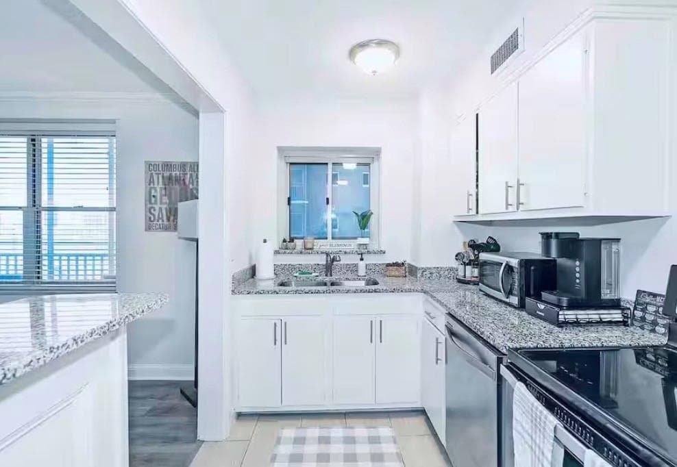 1 bedroom, 1 bathroom, 641 sq ft condominium for sale at 300 Peachtree Street 10O, Atlanta, GA 30308 — photo 8