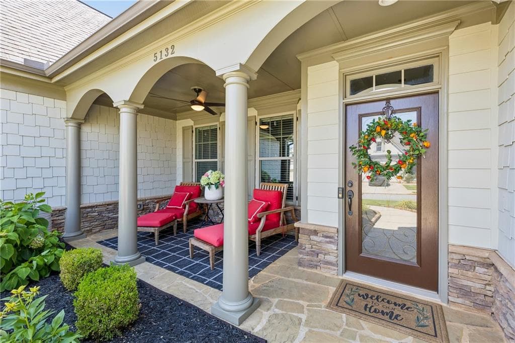 4 bedroom, 3 bathroom, 3,307 sq ft single family residence under contract at 5132 Castlehaven Bend, Powder Springs, GA 30127 — photo 2