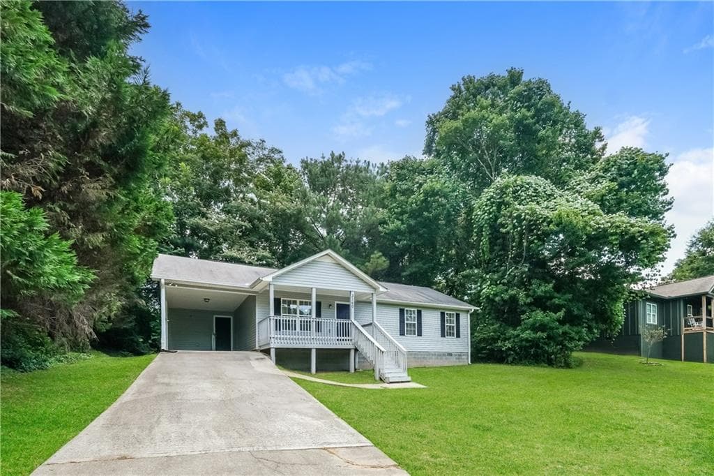 3 bedroom, 2 bathroom, 1,244 sq ft single family residence for sale at 3140 Alenes Drive, Gainesville, GA 30506 — photo 2