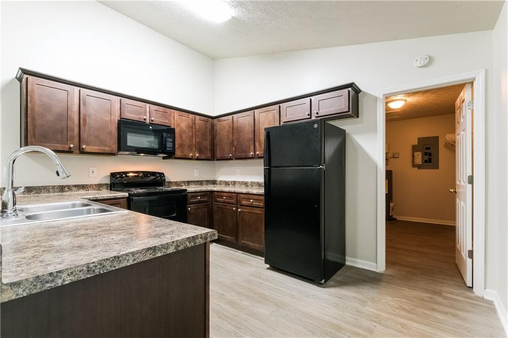 3 bedroom, 2 bathroom, 1,244 sq ft single family residence for sale at 3140 Alenes Drive, Gainesville, GA 30506 — photo 7