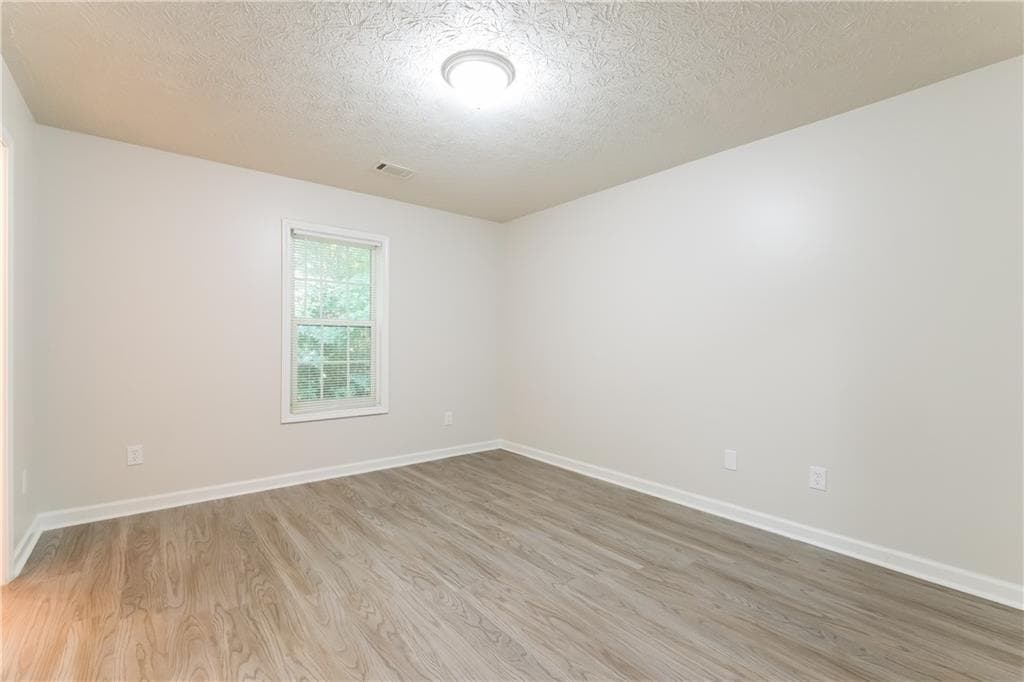 3 bedroom, 2 bathroom, 1,244 sq ft single family residence for sale at 3140 Alenes Drive, Gainesville, GA 30506 — photo 8