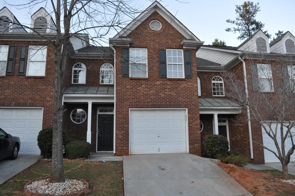 3 bedroom, 3 bathroom, 1,569 sq ft townhouse for rent at 6129 Brookechase Lane, Norcross, GA 30093 for $1,795 a month — photo 1 of 23