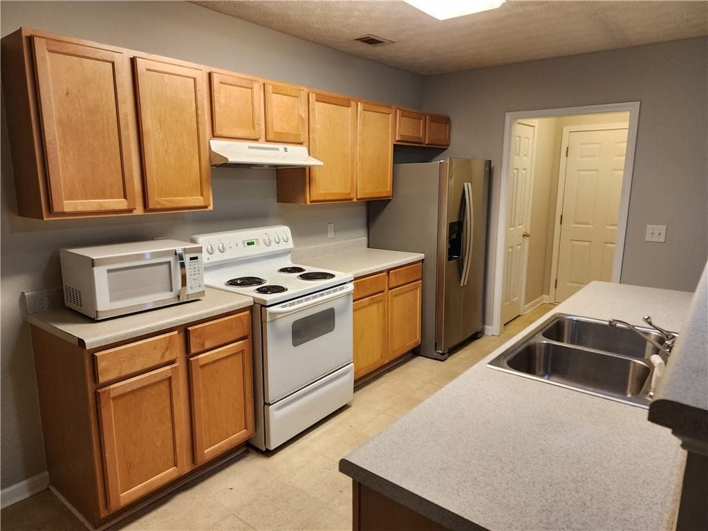 3 bedroom, 3 bathroom, 1,569 sq ft townhouse for rent at 6129 Brookechase Lane, Norcross, GA 30093 for $1,795 a month — photo 3