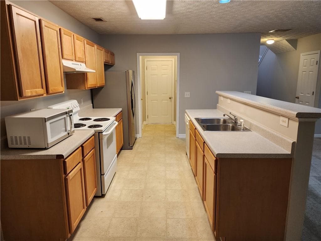 3 bedroom, 3 bathroom, 1,569 sq ft townhouse for rent at 6129 Brookechase Lane, Norcross, GA 30093 for $1,795 a month — photo 4