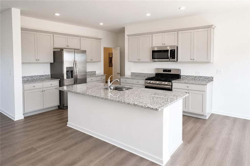 6 bedroom, 3 bathroom, 3,214 sq ft single family residence for rent at 1249 Arnhem Drive, Hampton, GA 30228 for $3,180 a month — photo 4